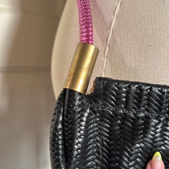 Wildwood Oyster Co. - Clam Shell Crossbody - Picture 10 of 17